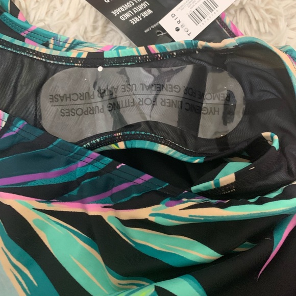 NWT Torrid Pretty Summer Leaves Black Mesh High Neck Swimsuit Size 2 2X 18 20 - Picture 9 of 9